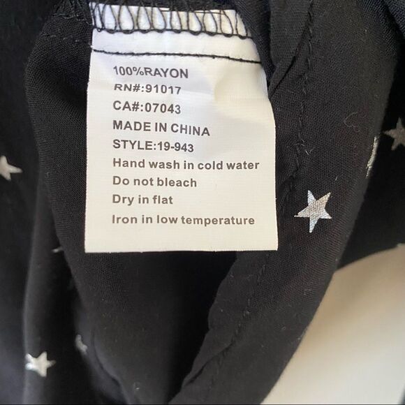 Solitaire-metallic Star Print Loose Blouse - Picture 9 of 10